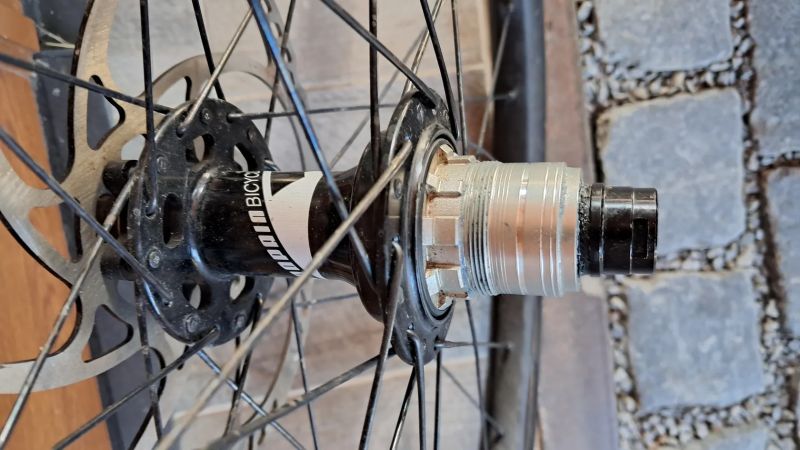 karbonové enduro kola Zelvy 27,5" pro Boost osou a XD ořech