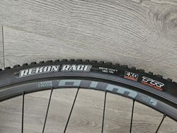 Maxxis Rekon Race 29x2,40" EXO WT plášť, TR, kevlar
