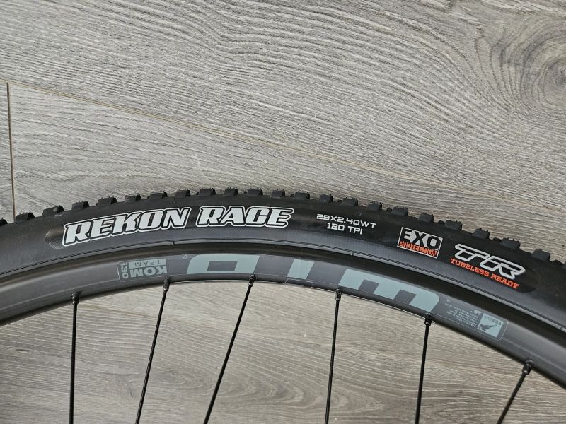 Maxxis Rekon Race 29x2,40" EXO WT plášť, TR, kevlar