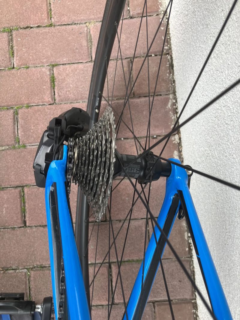 Cube Agree Carbon, 56 cm, Ultegra DI2 12 speed včetně pedálů, kola DT Swiss 350 FFWD carbon galusky