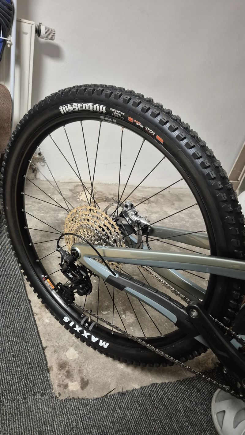 Maxxis dissector a assegai 29" nove!