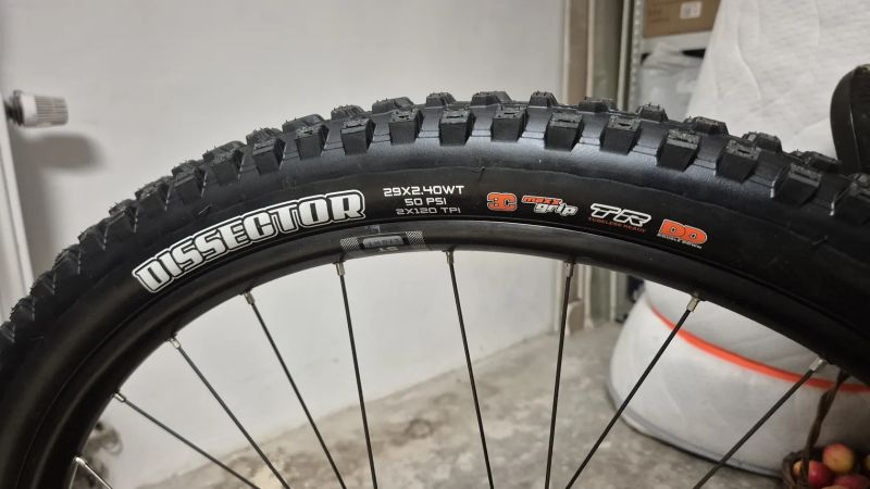 Maxxis dissector a assegai 29" nove!