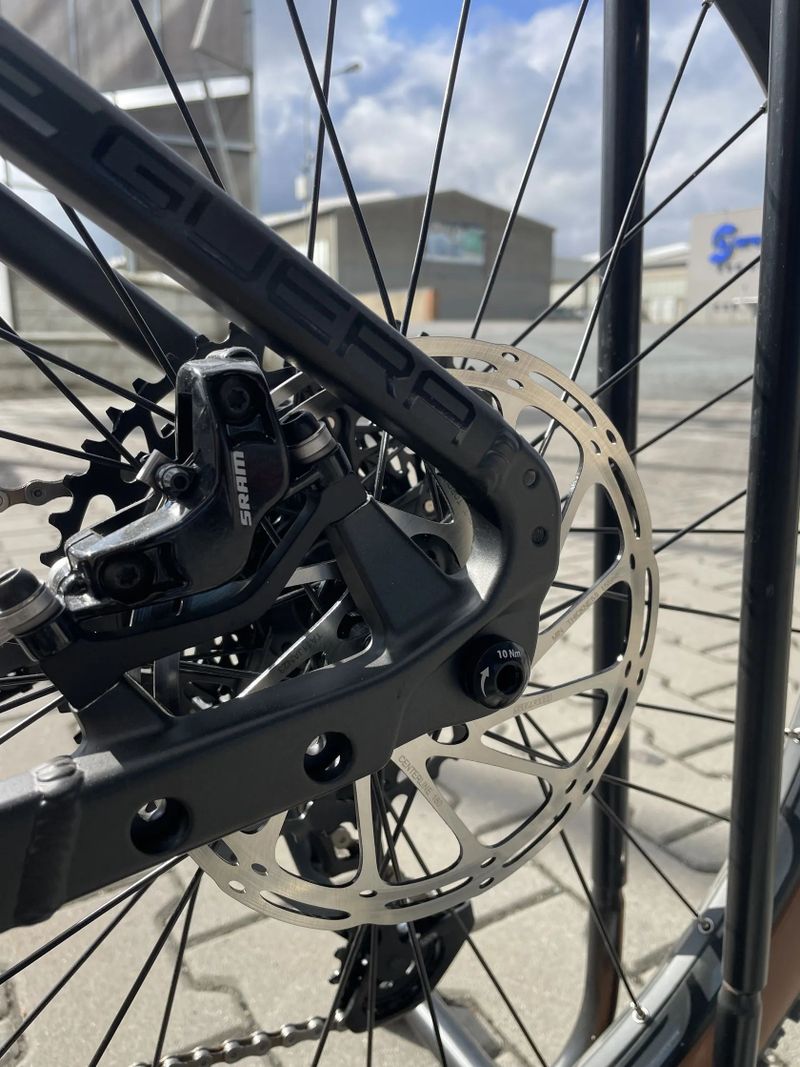Crussis ONE-Guera 10.9 720 Wh velikost 17”