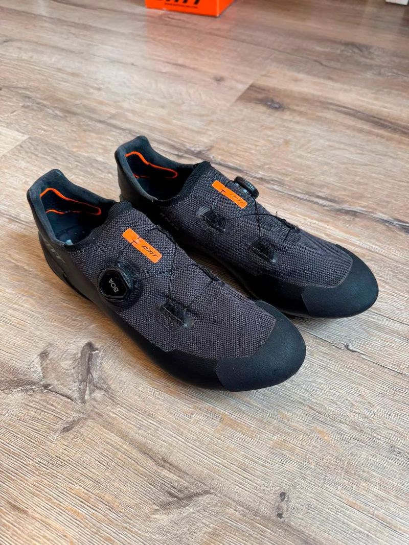Tretry DMT KM30 Carbon