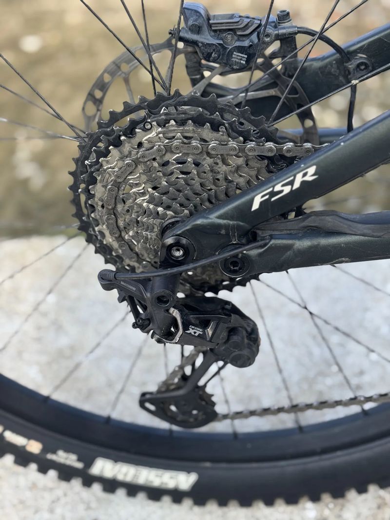 Specialized turbo levo comp 2021 2100km najeto 