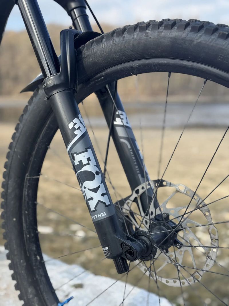 Specialized turbo levo comp 2021 2100km najeto 