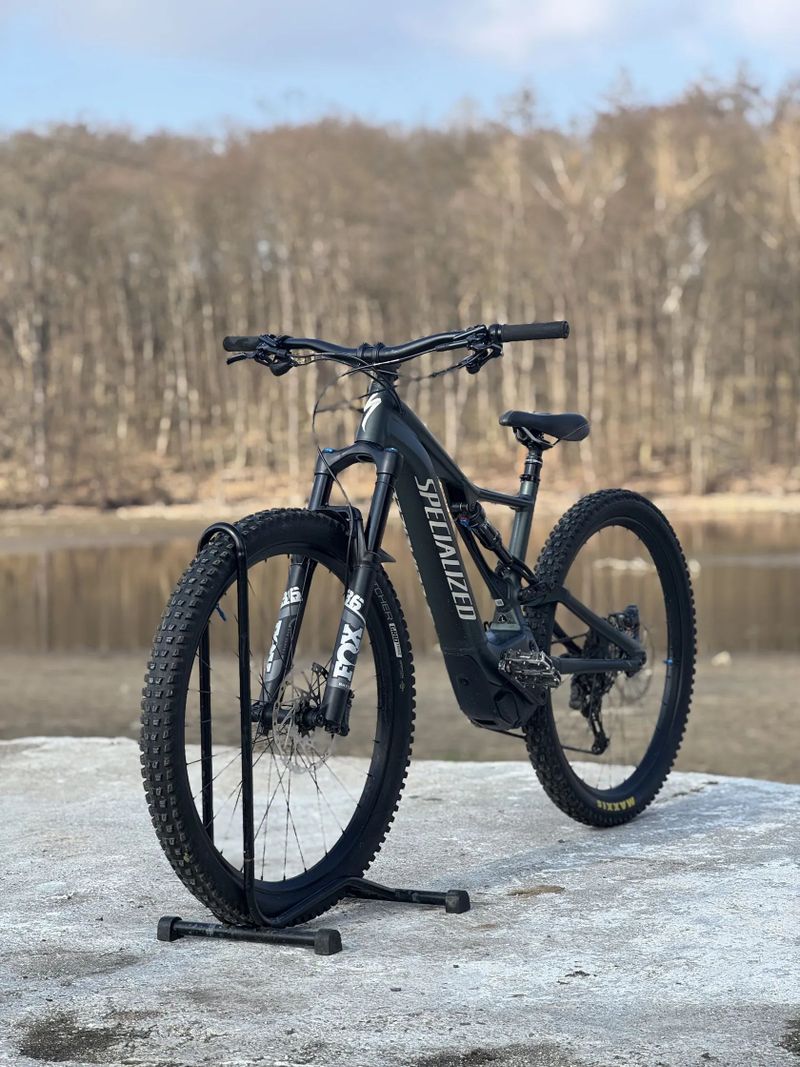 Specialized turbo levo comp 2021 2100km najeto 