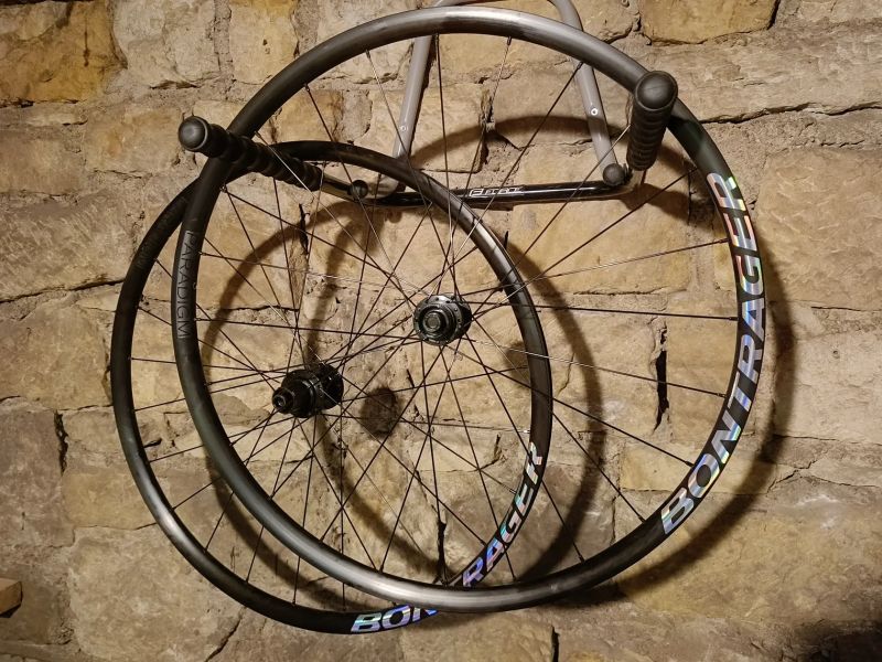 Zapletená kola Bontrager Paradigm