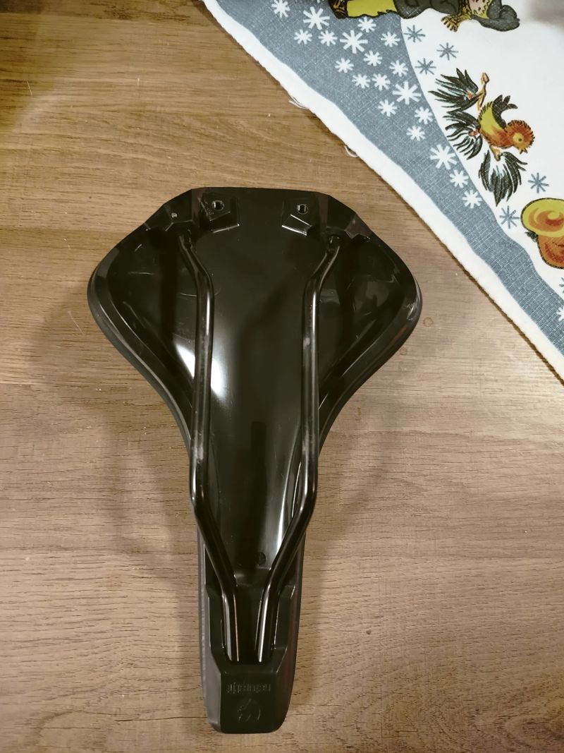 Sedlo Cube ACID Nuance