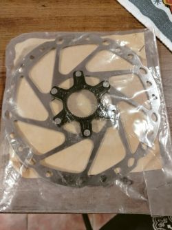 Shimano kotouč 180mm centra lock 