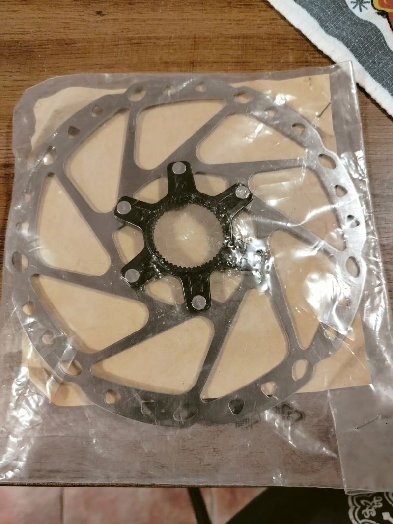 Shimano kotouč 180mm centra lock 