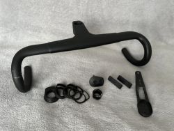 Karbonový kokpit Canyon + příslušenství