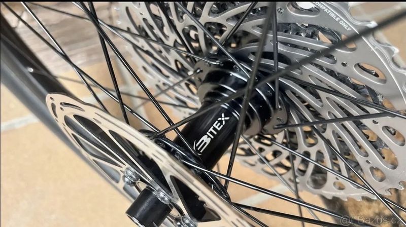 Zapletena kola Mavic