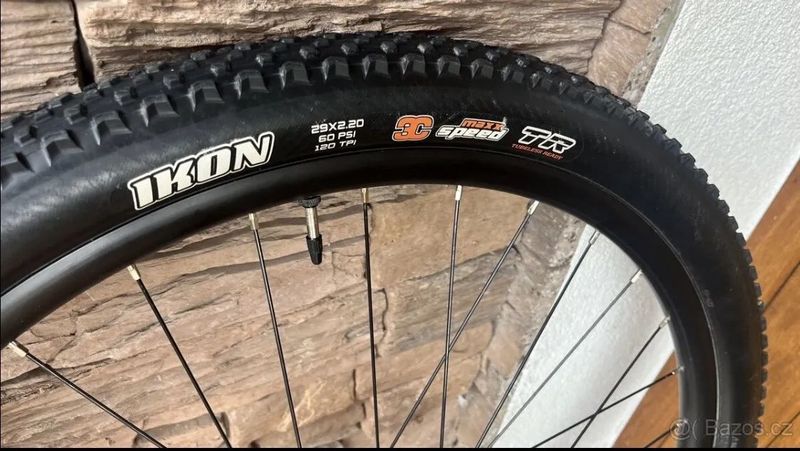 Zapletena kola Mavic