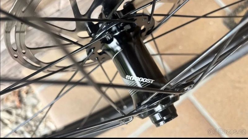 Zapletena kola Mavic