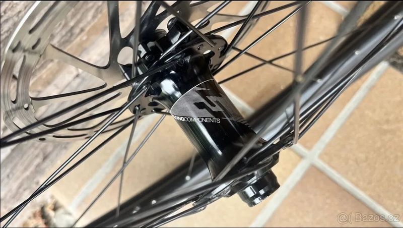 Zapletena kola Mavic