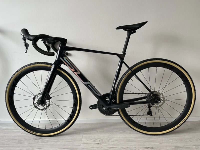 SUPERIOR X-ROAD TEAM ISSUE Ultegra 2x11 mech. M(54), carbon kola