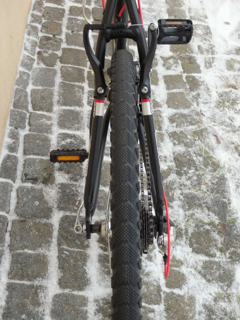 trekingové kolo Kellys Axis 28", rám 19", Alivio, po servisu, pro výšku 170-180cm + DÁREK