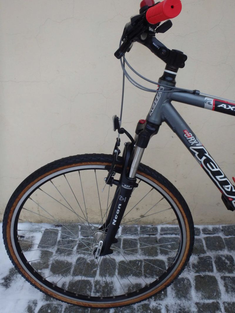 trekingové kolo Kellys Axis 28", rám 19", Alivio, po servisu, pro výšku 170-180cm + DÁREK