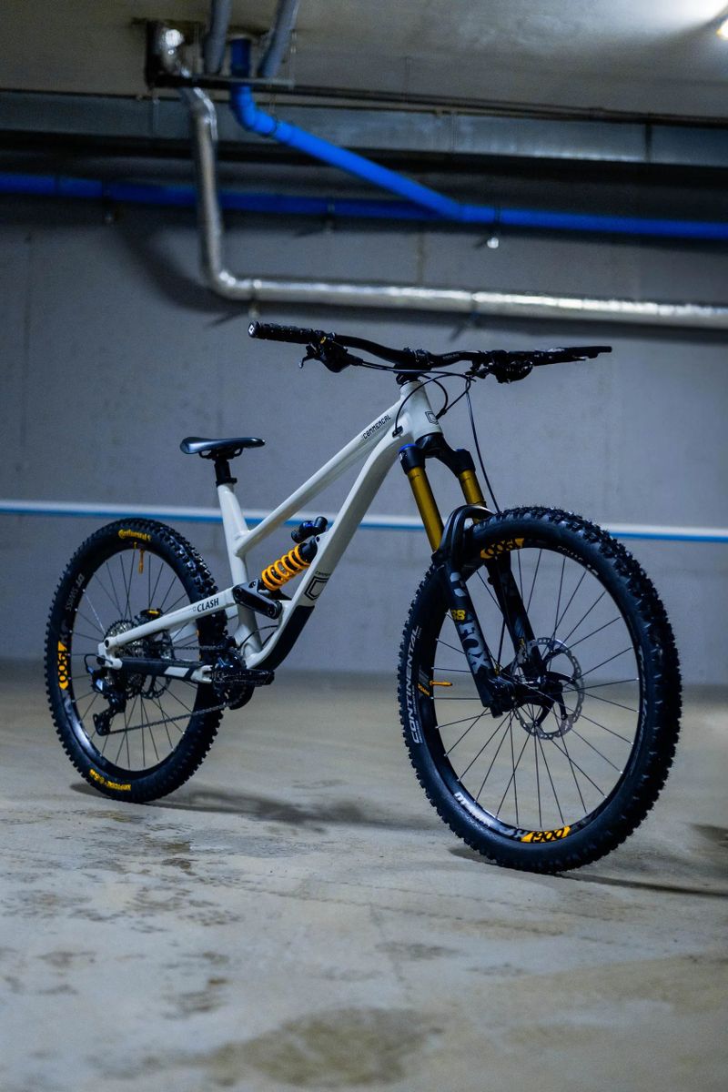 Commencal Clash 2024