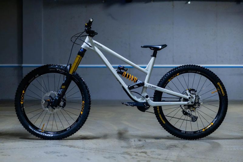 Commencal Clash 2024