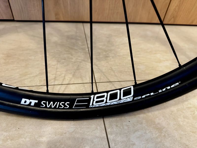 Cube Cross Race vel. 58 – Shimano 105, DT Swiss E1800, Gravelking