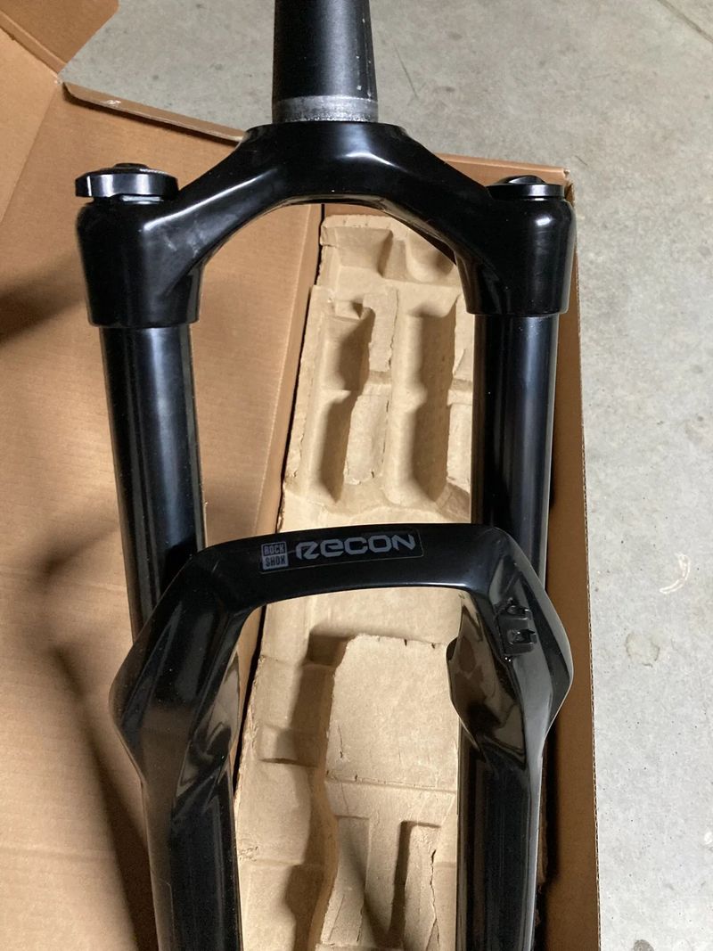 RockShox Recon 29" / 140 mm – sundaná z nového kola