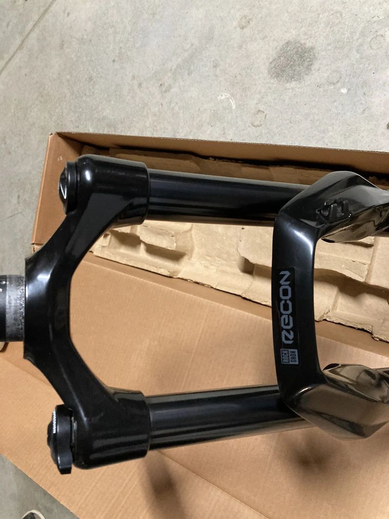 RockShox Recon 29" / 140 mm – sundaná z nového kola