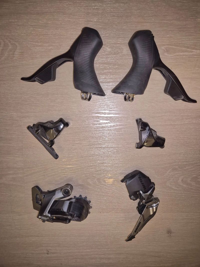 El. sada SRAM Rival AXS D1 bez baterií a klik