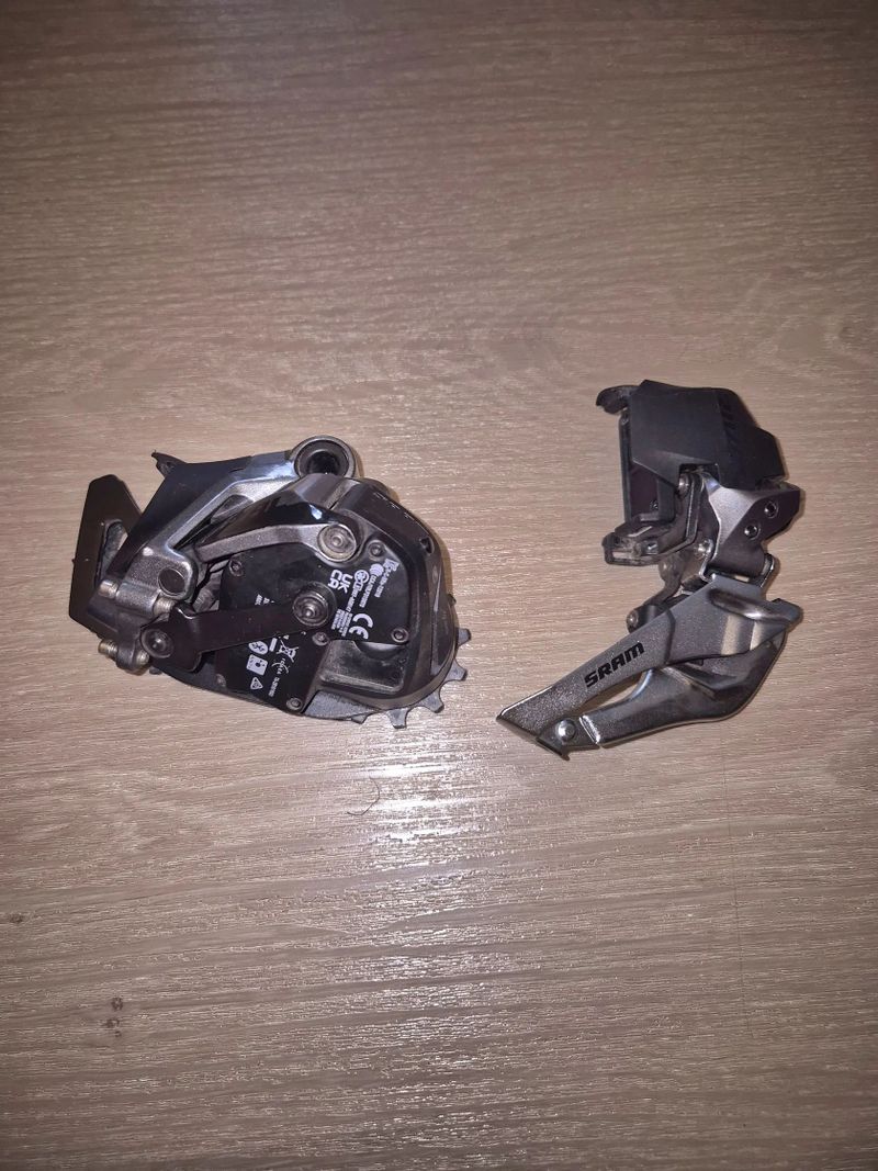 El. sada SRAM Rival AXS D1 bez baterií a klik