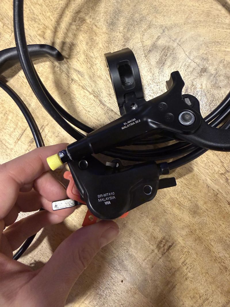 Shimano páky BL-M4100 a třmeny BR-MT410