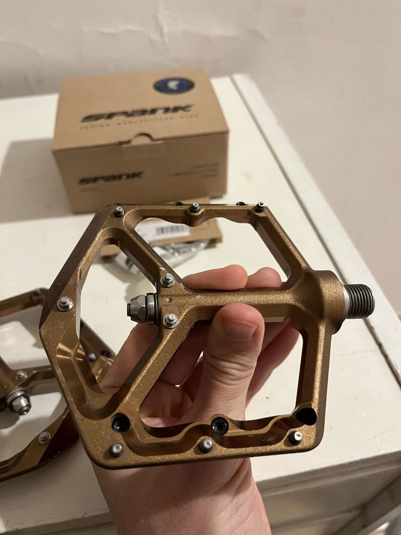 Spank OOZY pedály bronzová
