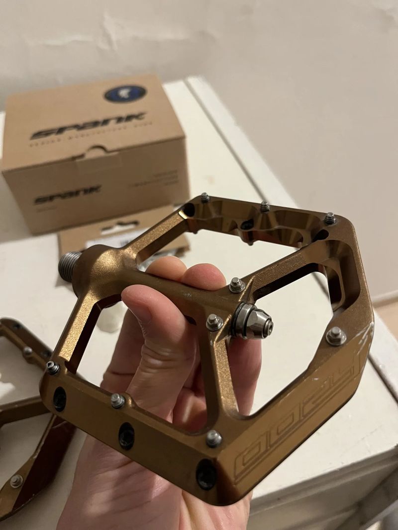 Spank OOZY pedály bronzová