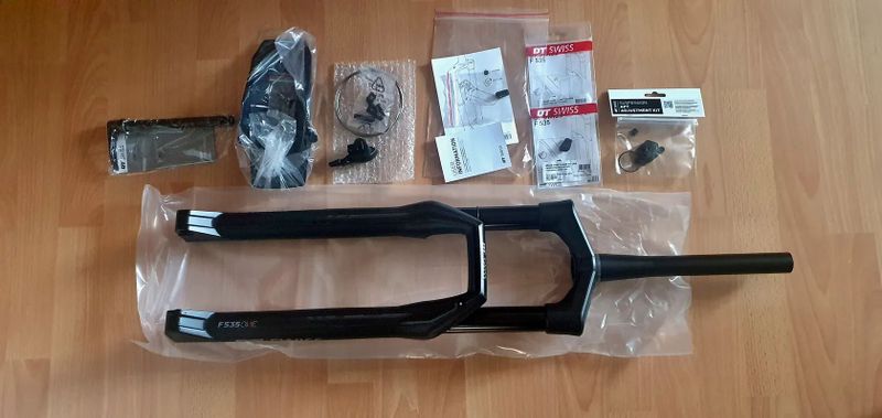 Predam novu odpruzenu vidlu DT Swiss F535 ONE 29" 150mm Boost 15x110mm