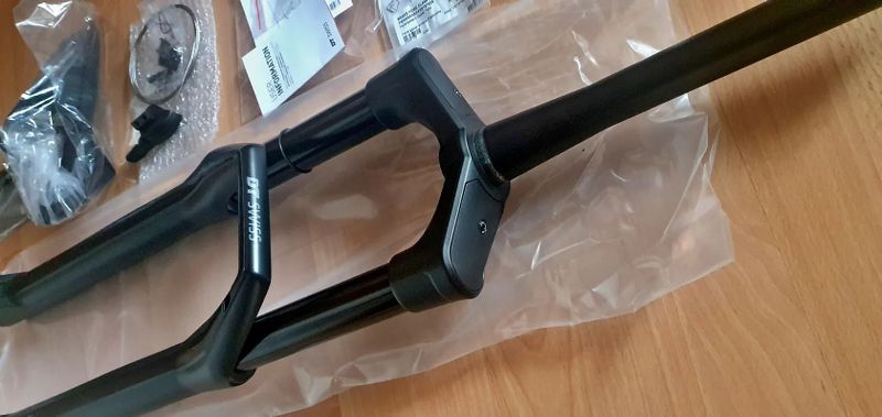 Predam novu odpruzenu vidlu DT Swiss F535 ONE 29" 150mm Boost 15x110mm