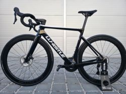 Whistle Vaero Carbon 105 2025 – velikost 54cm (M)