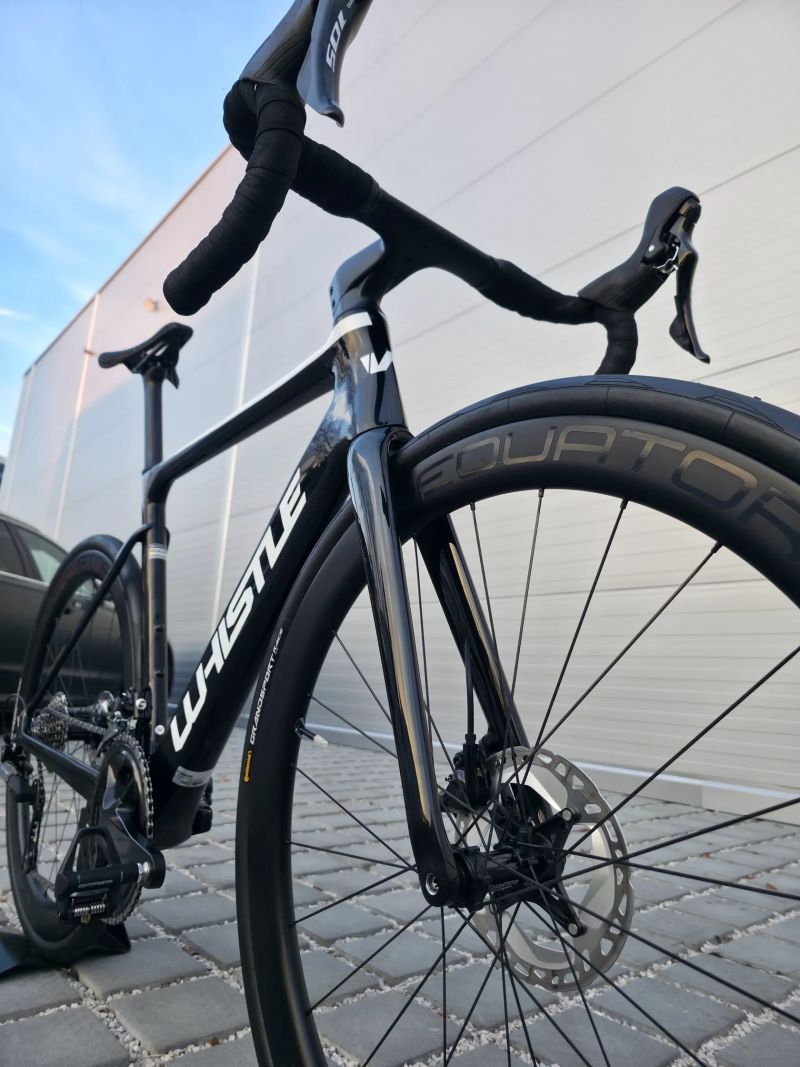 Whistle Vaero Carbon 105 2025 – velikost 54cm (M) / Shimano 105 2x12 / EQUATOR / Nové
