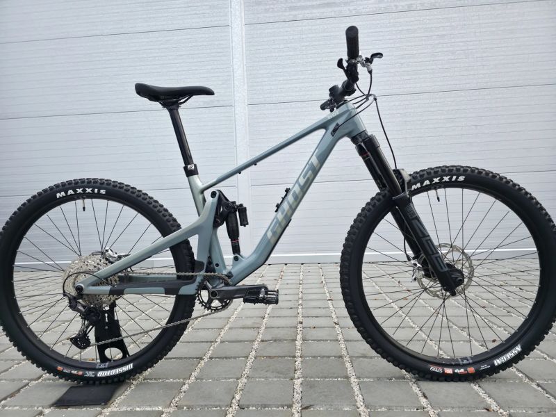 GHOST Riot AM CF Pro Carbon 2025 29″ velikost M / RockShox ZEB / Shimano XT / Trail / Enduro / nové