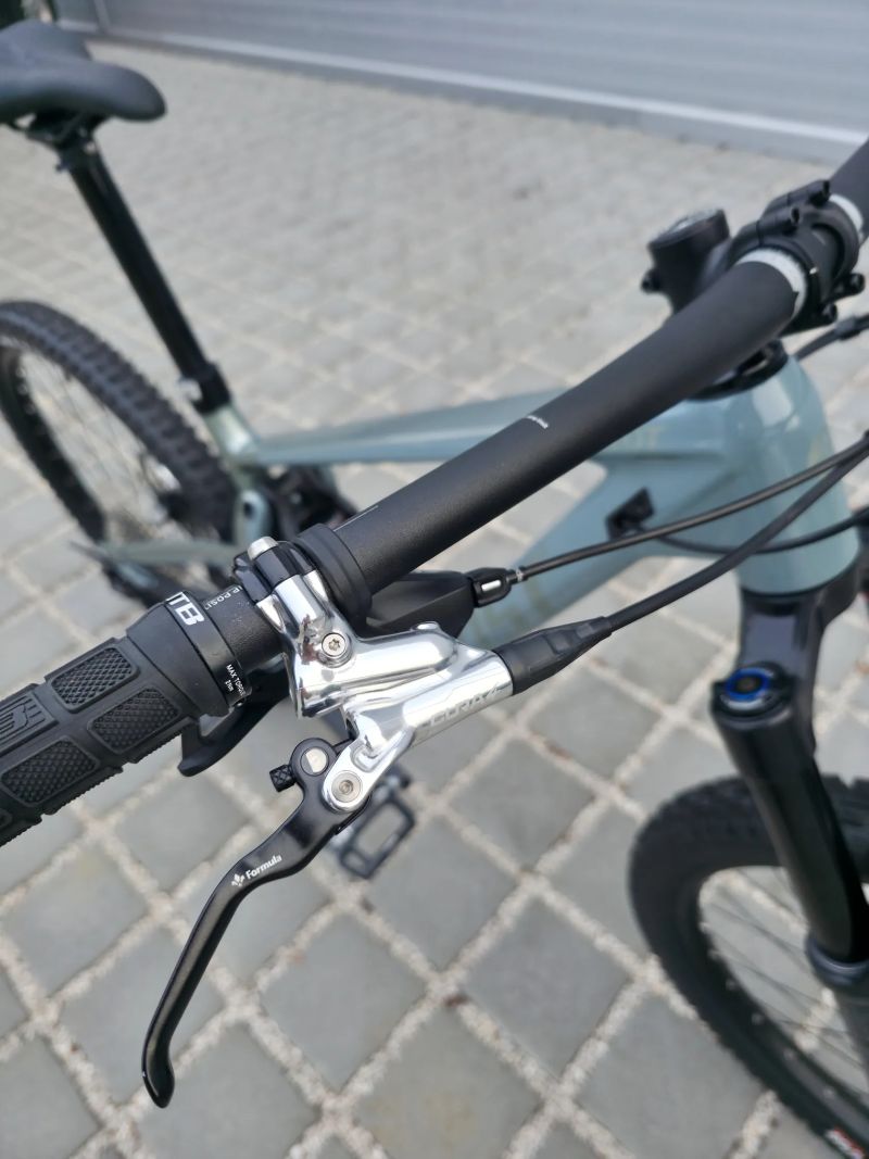 GHOST Riot AM CF Pro Carbon 2025 29″ velikost M / RockShox ZEB / Shimano XT / Trail / Enduro / nové