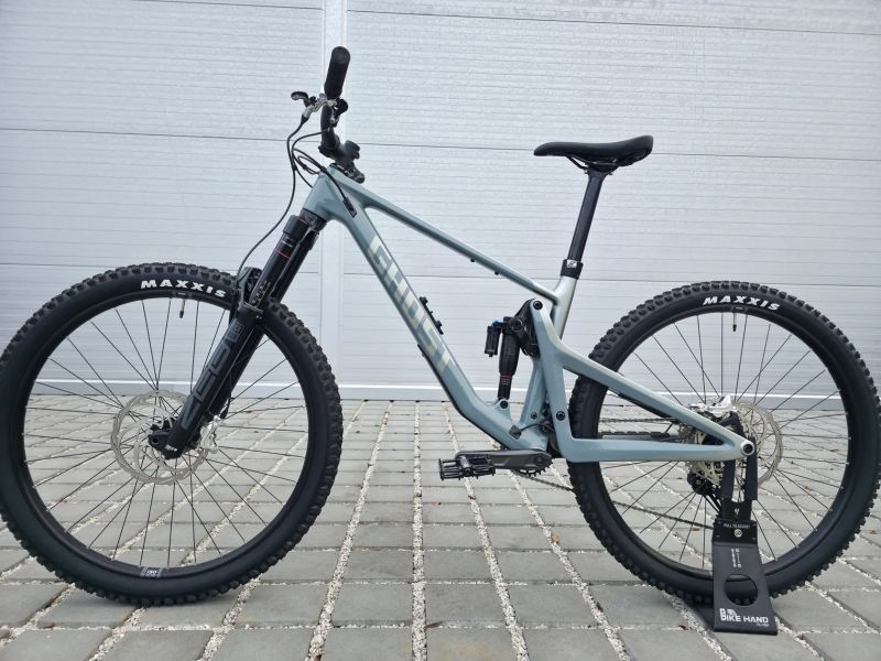 GHOST Riot AM CF Pro Carbon 2025 29″ velikost M / RockShox ZEB / Shimano XT / Trail / Enduro / nové