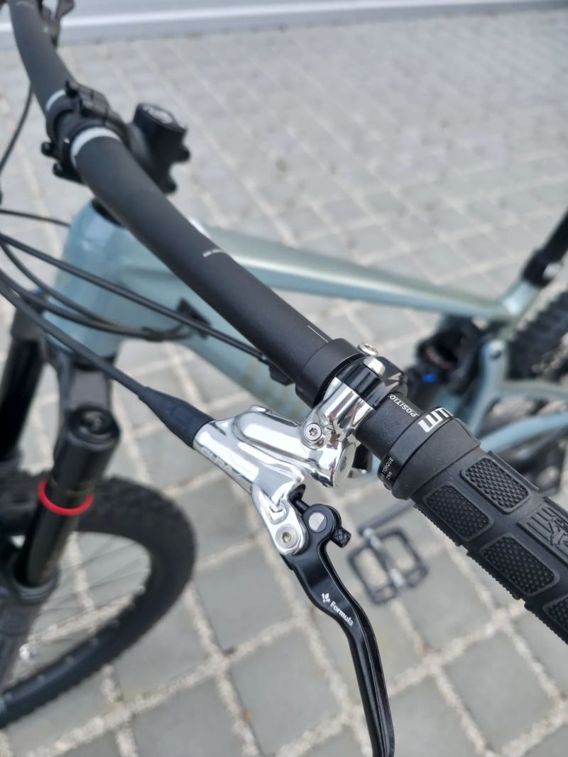 GHOST Riot AM CF Pro Carbon 2025 29″ velikost M / RockShox ZEB / Shimano XT / Trail / Enduro / nové