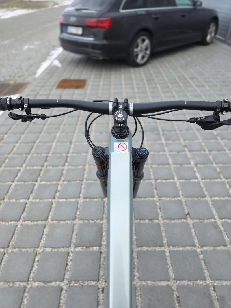 GHOST Riot AM CF Pro Carbon 2025 29″ velikost M / RockShox ZEB / Shimano XT / Trail / Enduro / nové