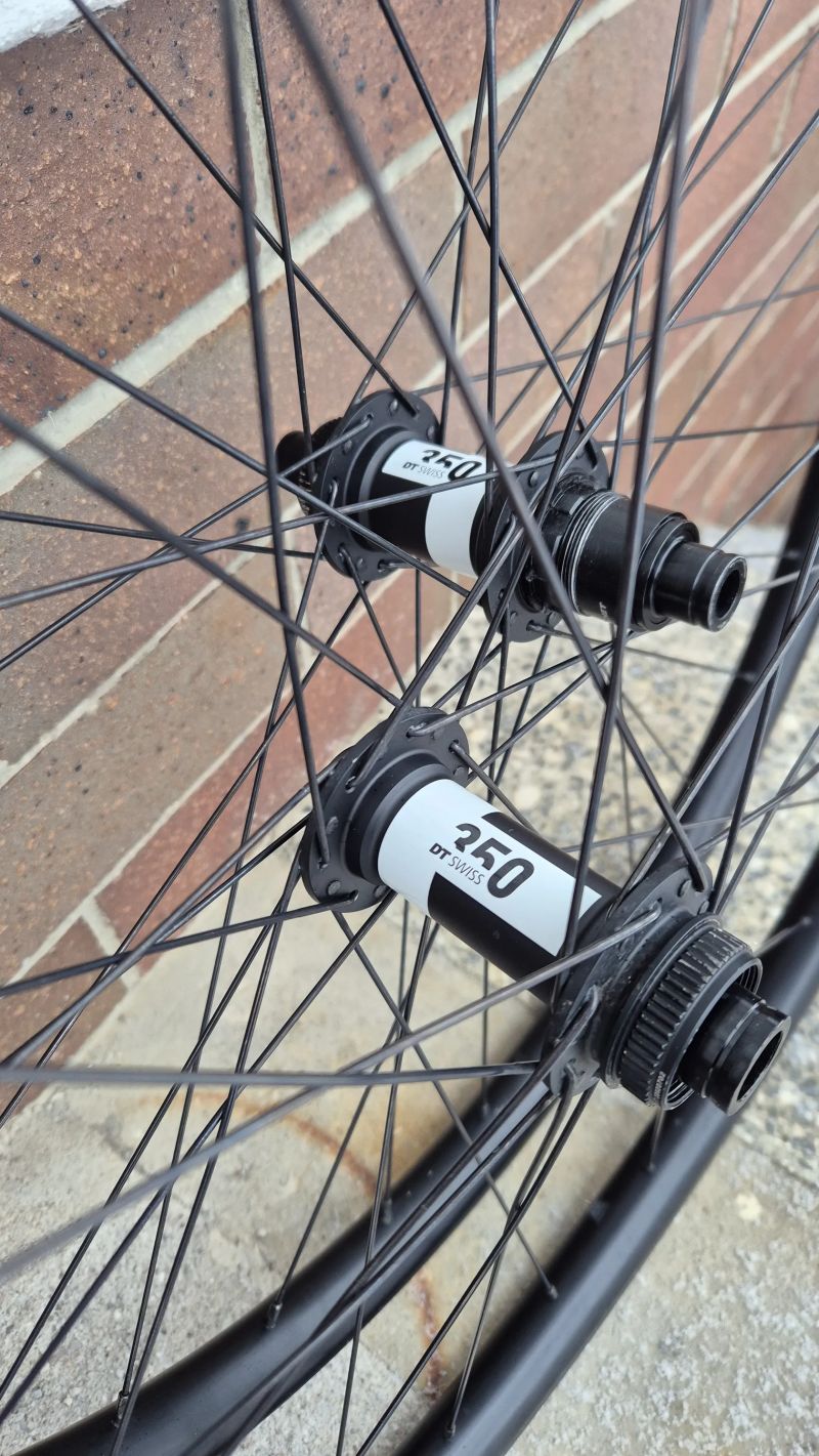 Zánovní MTB zapletená kola Oquo MP28PRO 29"