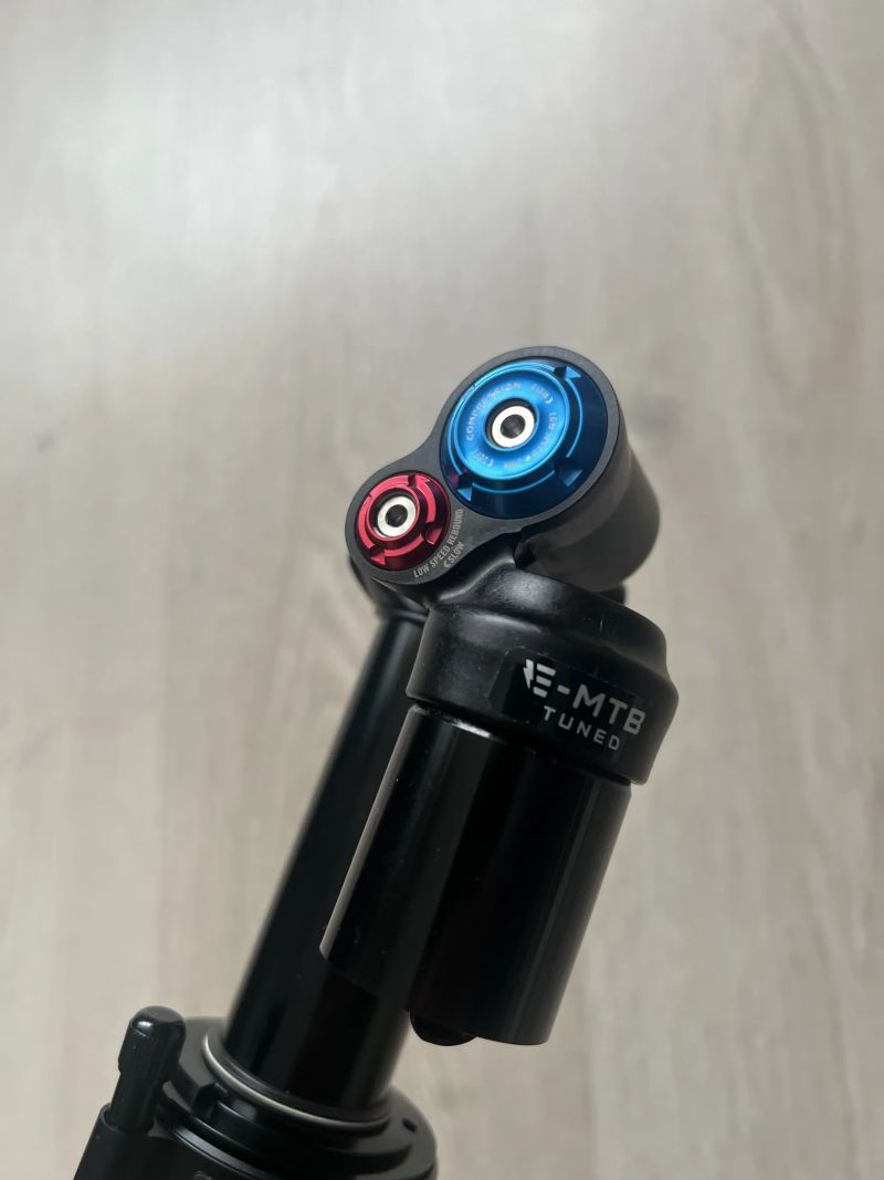 Tlumič Fox Float X2 Performance/Trunnion 225x75mm Black edition