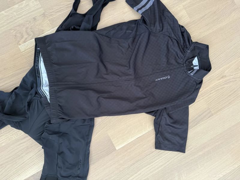 Dres a kraťasy Giant 