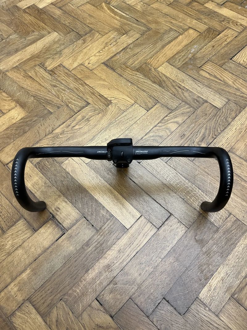 Silniční řídítka Specialized s představcem Specialized a podložkami