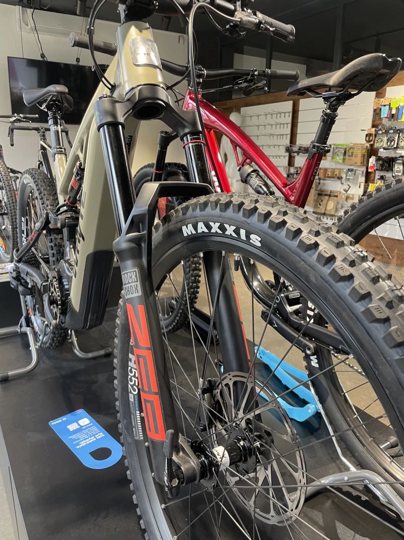 Whyte E-180 S MX - nový ebike, Bosch CX - vel. L (sleva -30%)