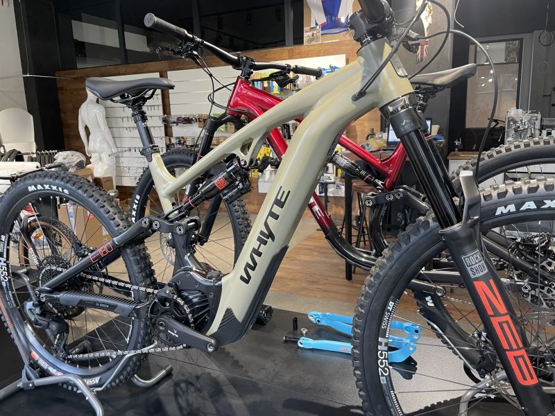 Whyte E-180 S MX - nový ebike, Bosch CX - vel. L (sleva -30%)