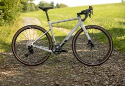 🔥🔥 SLEVA 28.000 -29% 🔥🔥 Rock Machine LUKK CR 90 / Matte Limerock Grey - L karbonový rám GRX, Di2