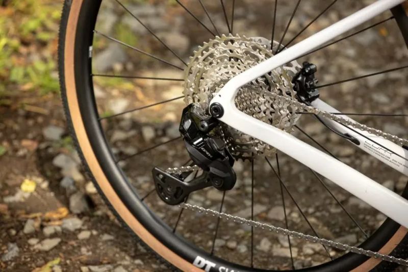 🔥🔥 SLEVA 28.000 -29% 🔥🔥 Rock Machine LUKK CR 90 / Matte Limerock Grey - L karbonový rám GRX, Di2